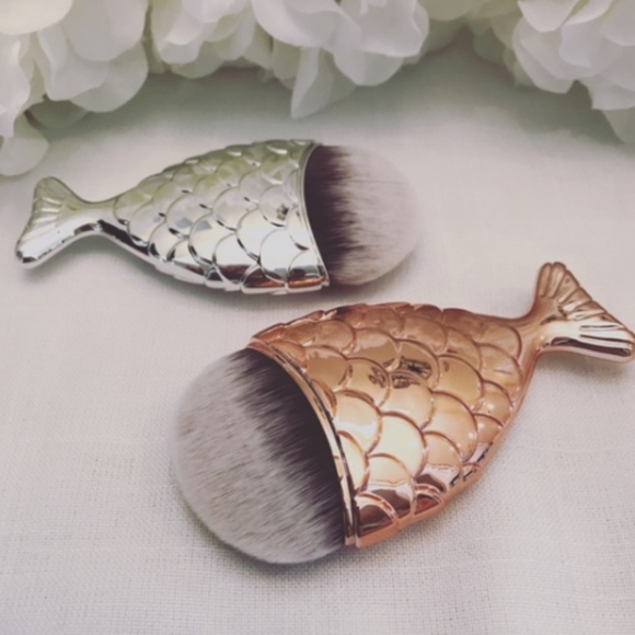 ☀️SUMMER SALE☀️ Set of Two Mermaid Makeup Brushes - Picture 8 of 8